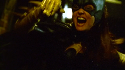 batgirl_dina_Meyer_fight