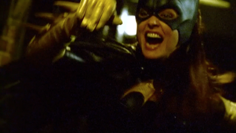 batgirl_dina_Meyer_fight